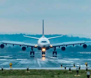 Could 5G really ground planes? Why the US has delayed rolling out the mobile internet technology around airports