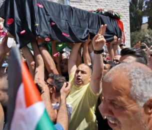 Israeli Forces Beat Funeral Procession for Shireen Abu Akleh