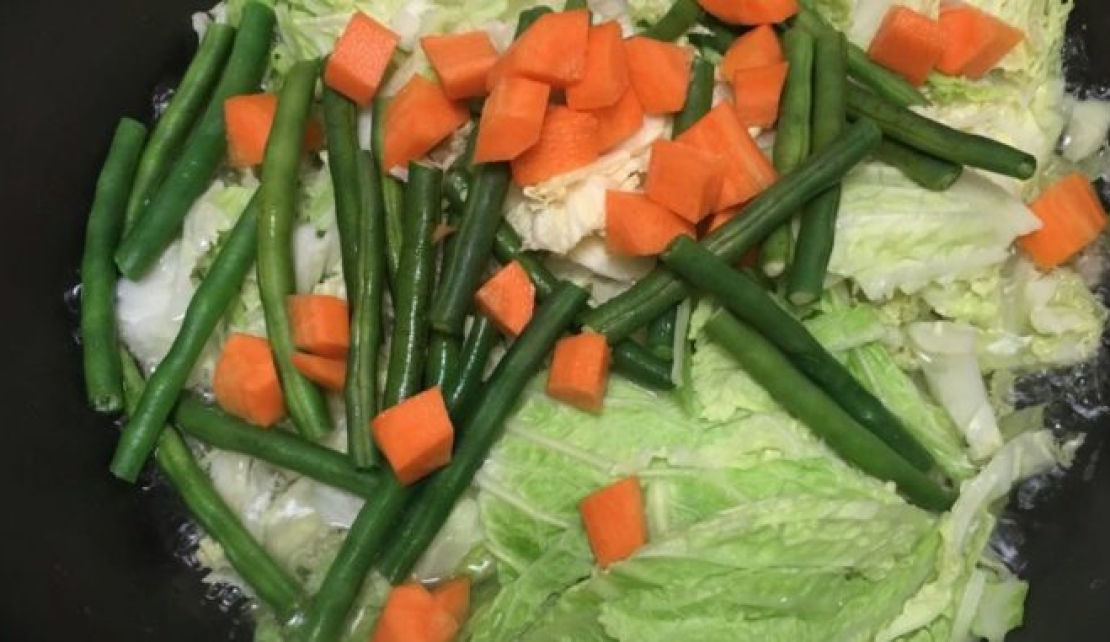 FOODS | Steamed Carrots , string-beans and cabbage Medley!