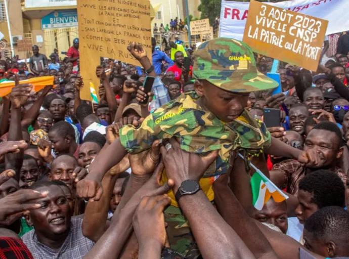 NIGER | Coup leaders get popular support from Nigerien people - France No longer welcomed