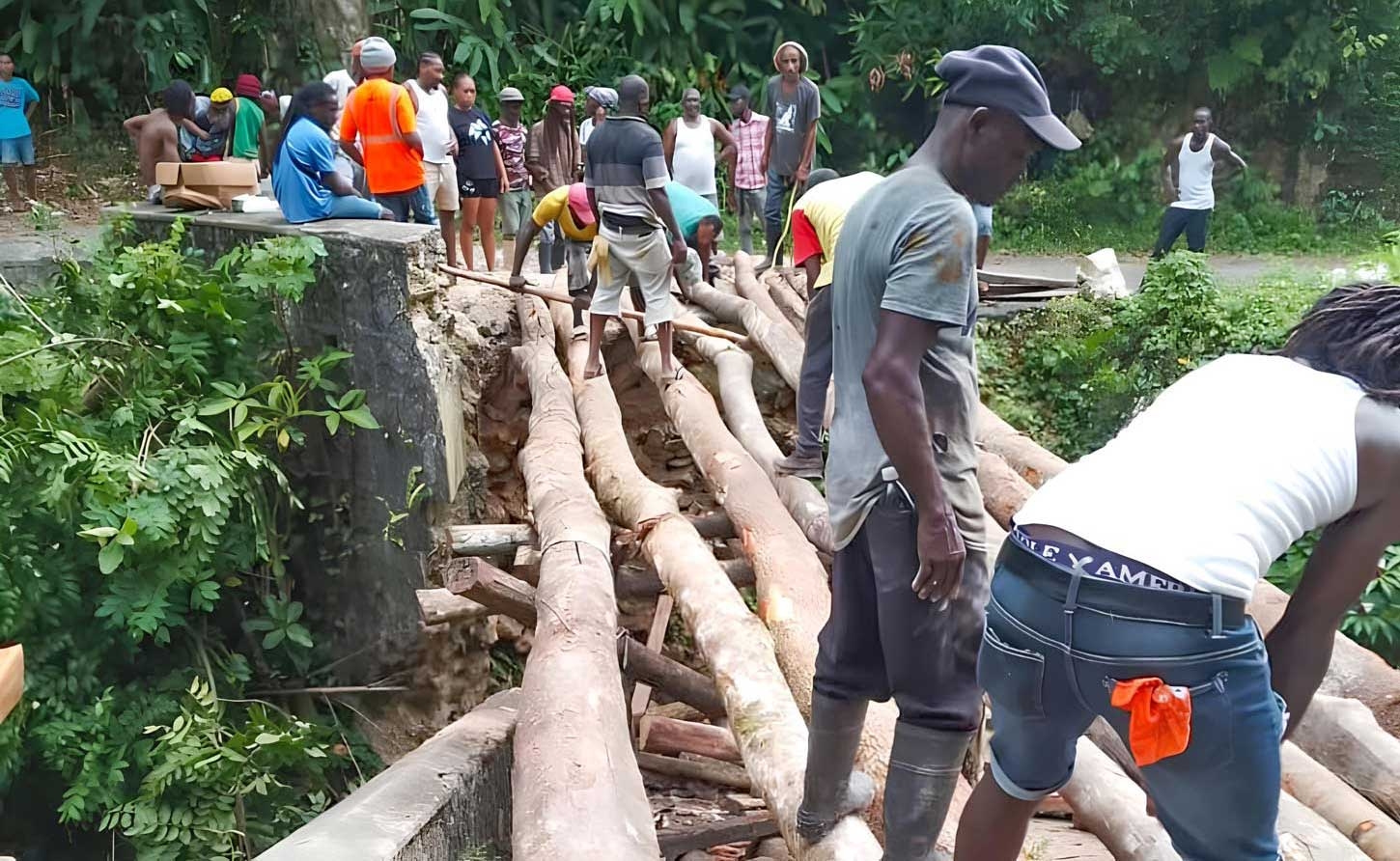 Woodsville Bridge Crisis Unites Rural Community as Government Aid Lags