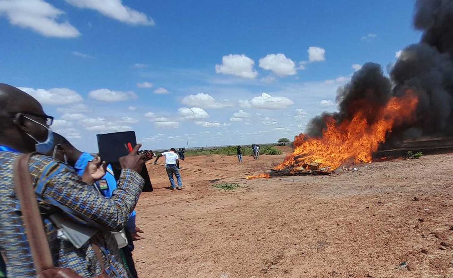  © UNODC Authorities incinerate illicit drugs seized in Niamey, Niger.