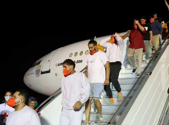 Migrants deported from the United States disembark from a plane in Caracas, Venezuela, March 28, 2025.