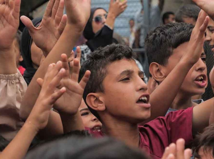 © UNICEF/Mohammed Nateel Palestinian boys celebrate the ceasefire announcement in October 2025.