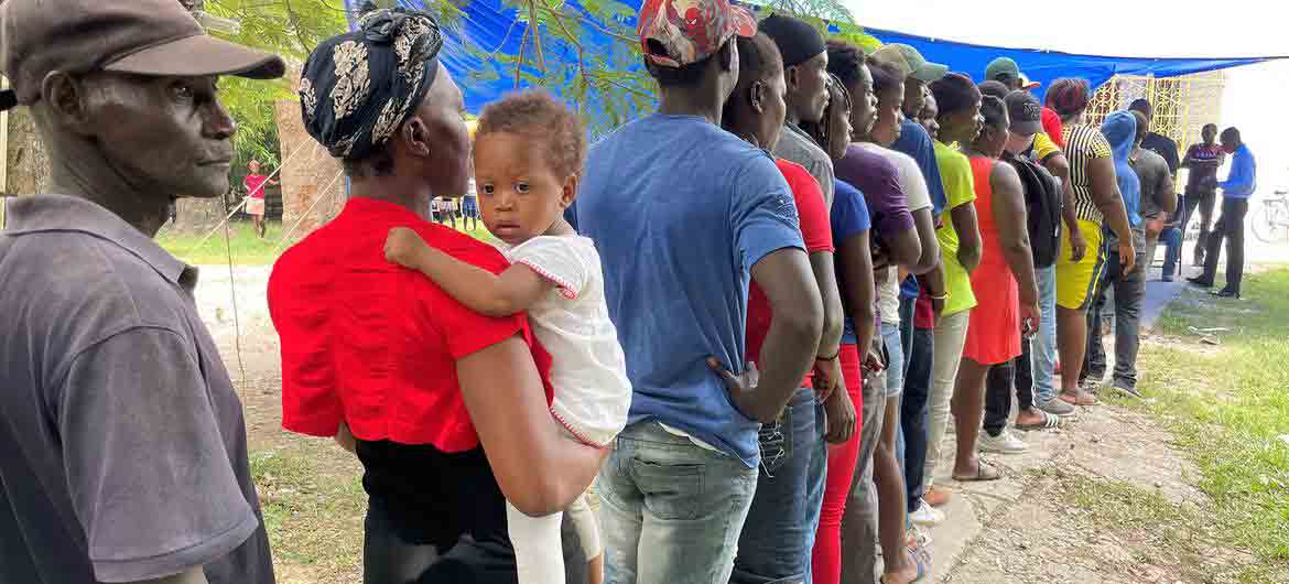  © UNICEF/Jonathan Crickx People queue to receive hygiene kits in Les Cayes, southwest of Haiti.