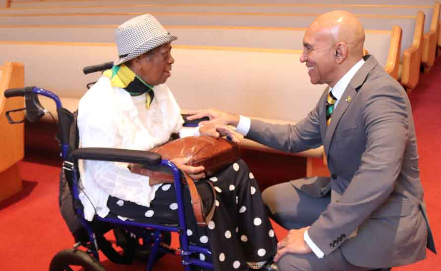Ambassador Major General (Ret’d) Antony Anderson shares a warm moment with 93-year-old Glenda Clanston who hails from St. Elizabeth, Jamaica and attended the 63rd Independence church service held at the Sligo Seventh-Day Adventist Church in Takoma Park, Maryland, on Sunday, July 27, 2025. (Photo Derrick Scott)