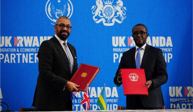 British home secretary James Cleverly (left) and Rwandan foreign minister Vincent Biruta (right) signed the The new agreement  in Kigali, 